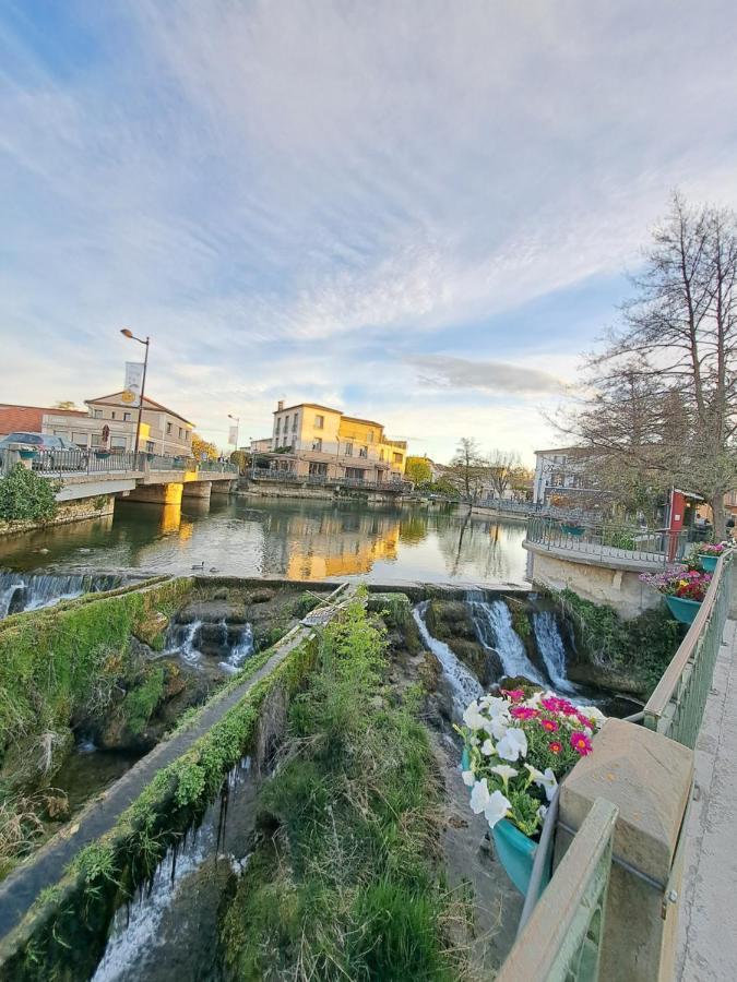 Le Studio De La Place Chalier L'Isle-sur-la-Sorgue Exterior photo